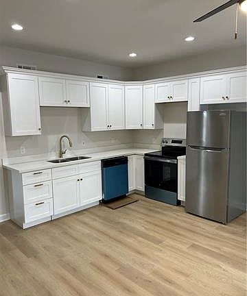3rd image of 3406 Jackson Ave #2