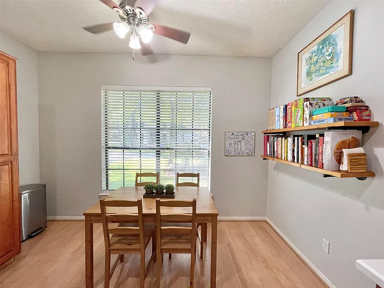 7 Windledge Pl — Photo 12
