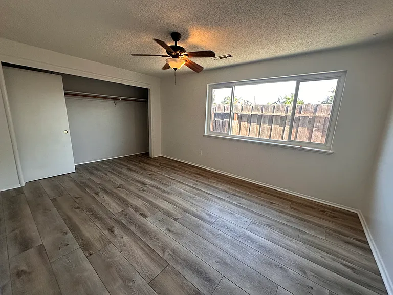 1107 W G St #A — Photo 10