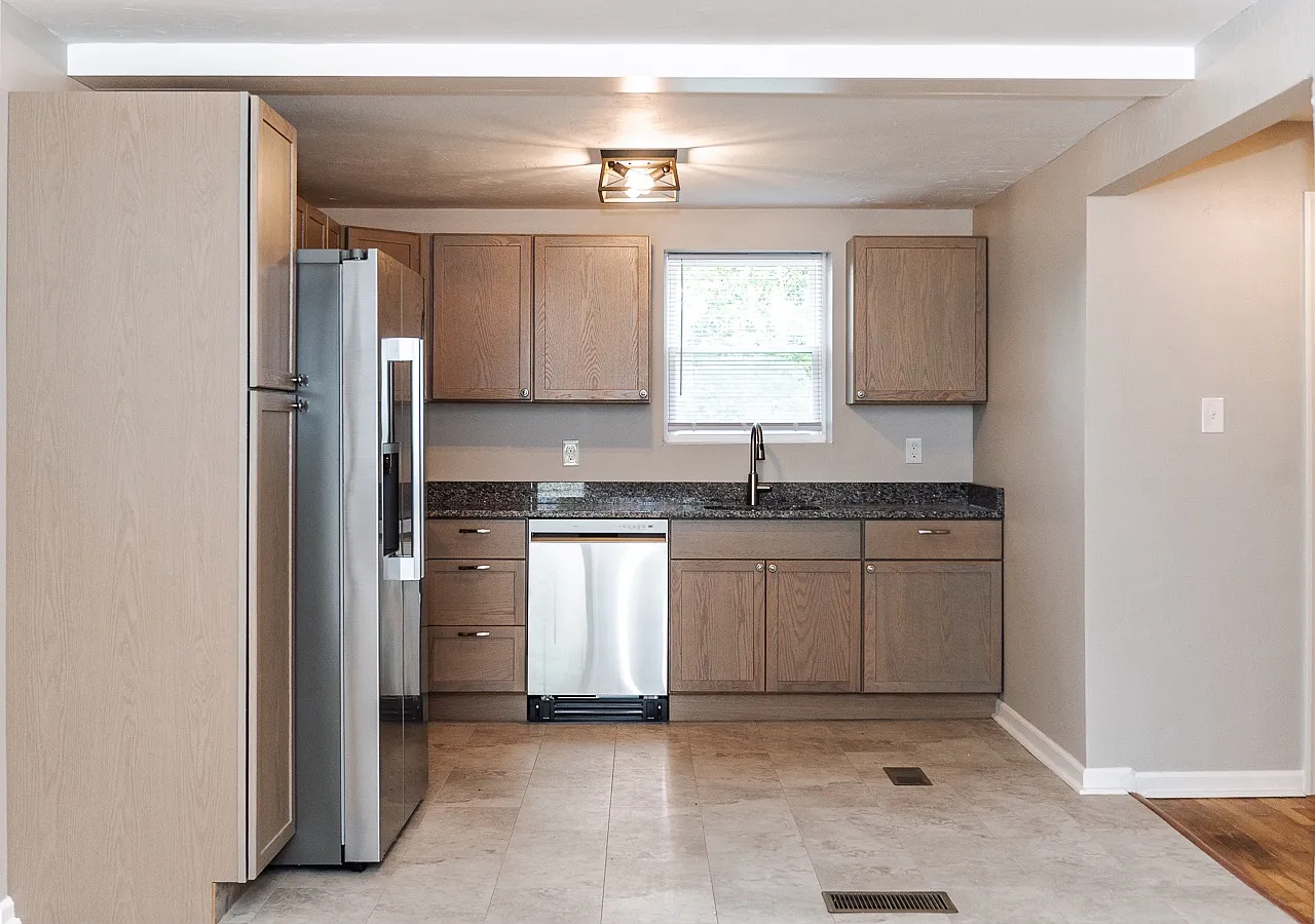 3 bed, 1333 sqft, $2,200 — Photo 3