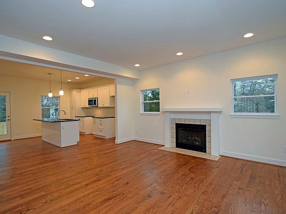 3rd image of 3841 Belmont Ave
