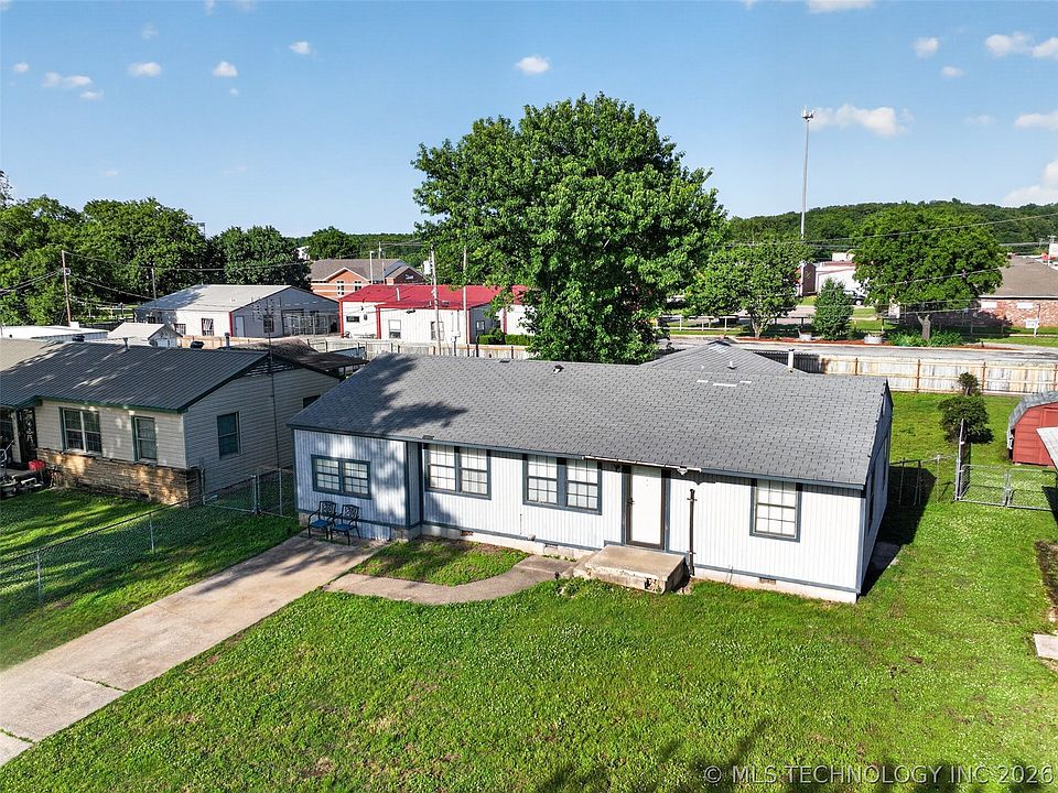 1st image of 108 Maple St