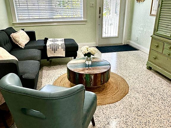 4th image of 2525 Flagler Ave #2