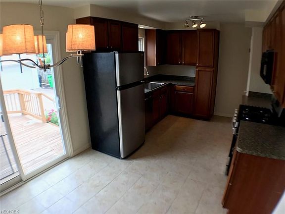 5th image of 29558 Shaker Dr