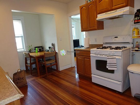 5th image of 446 Washington St #2