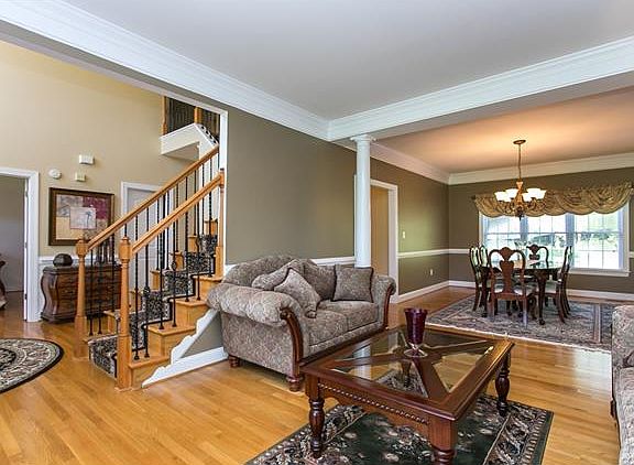 4th image of 7425 Rosemead Ln