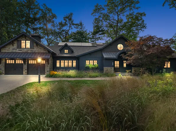 3430 Riverside Dr, Saugatuck, MI 49453