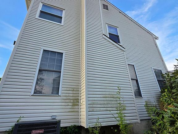 5th image of 14 Blue Spruce Dr