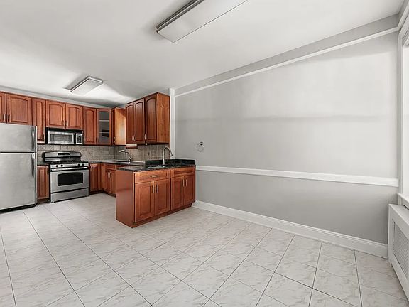 4th image of 682 Midwood St #1