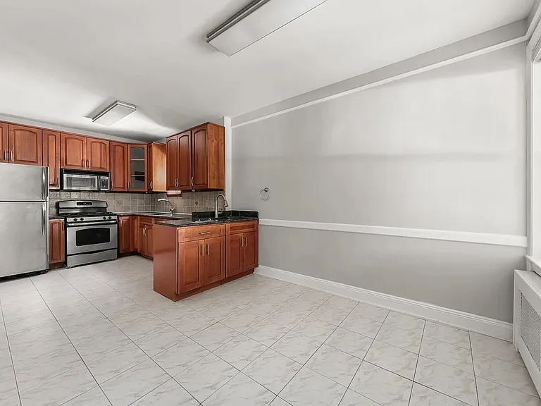 682 Midwood St #1 — Photo 4