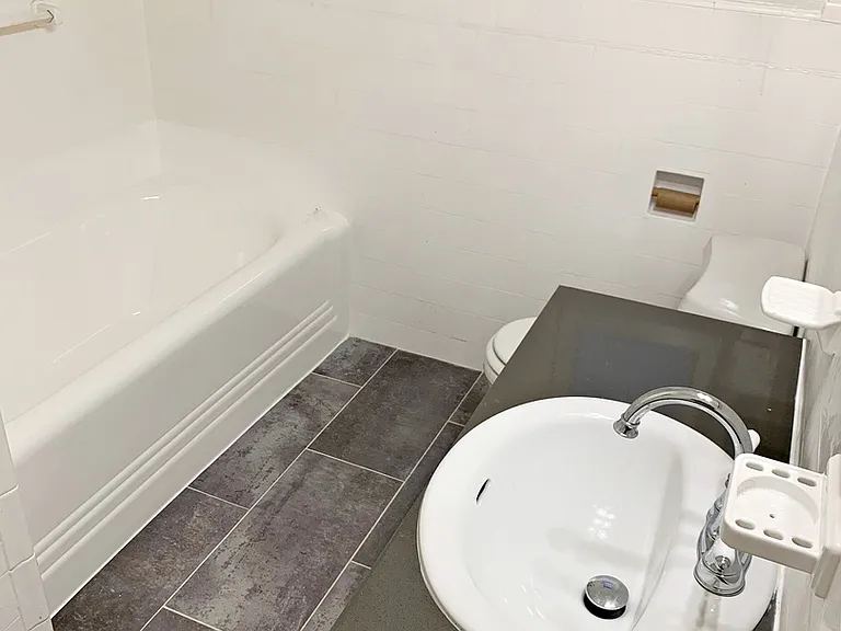 909 S Serrano Ave — Photo 15