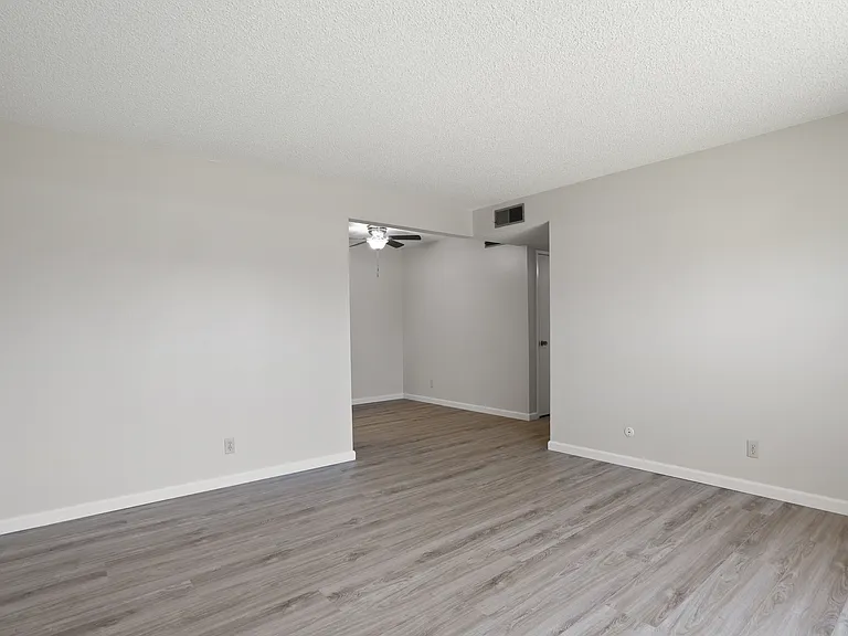 Avenue West Apartments — Photo 7