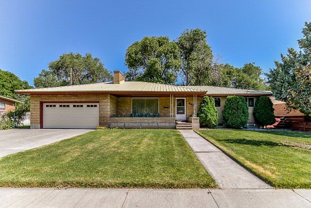 1st image of 985 Syringa Dr