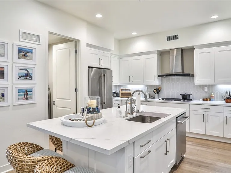3319 Doheny Way — Photo 12