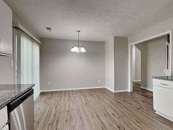 3rd image of 1051 Autumn Crest Dr