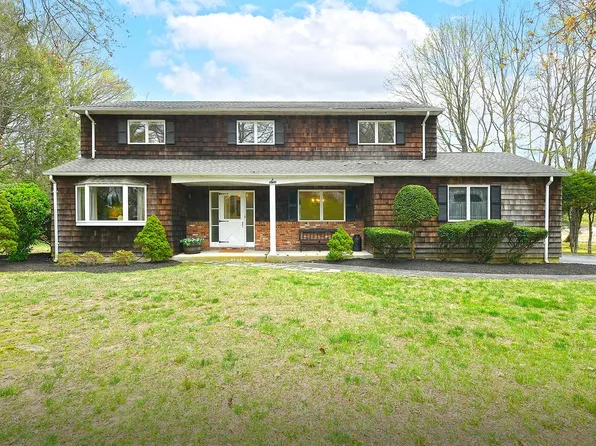 6 Highfield Drive, Dix Hills, NY 11746