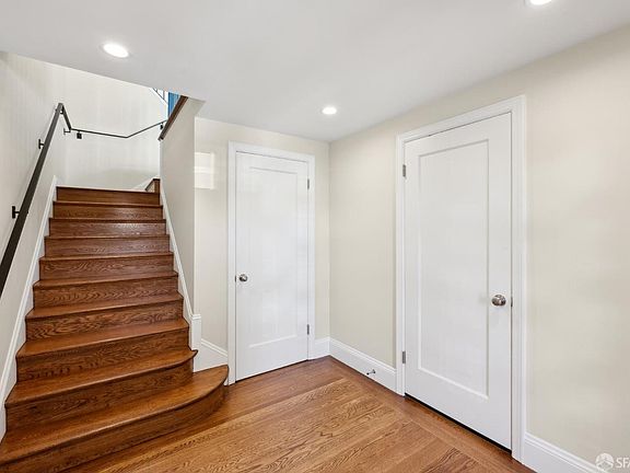 4th image of 2439 Bay St