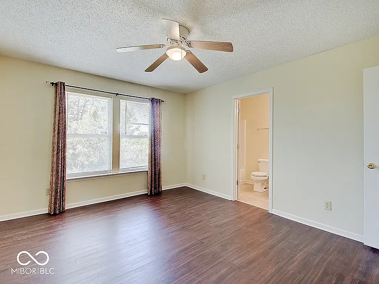 2372 Summerwood Ln — Photo 11