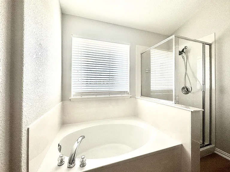 Primary Bathroom - Garden tub/ walk-in Shower