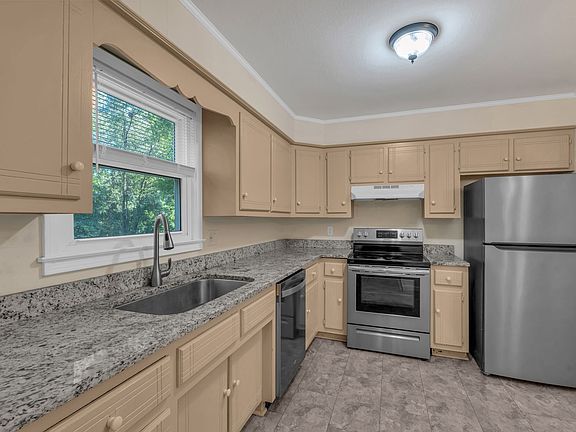 5th image of 14 Dover Dr
