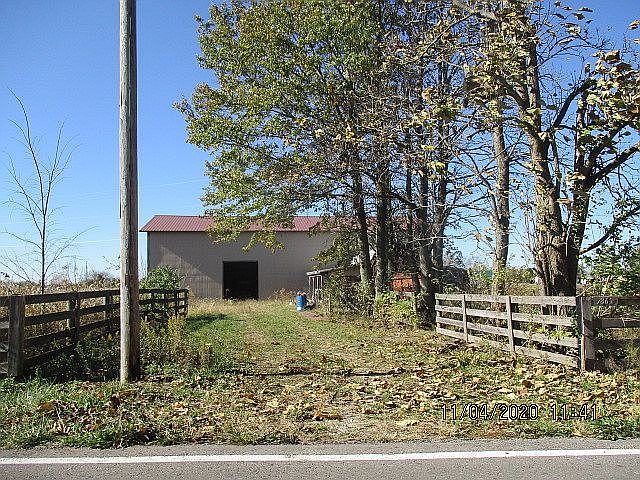 2nd image of 1865 Murray Rd