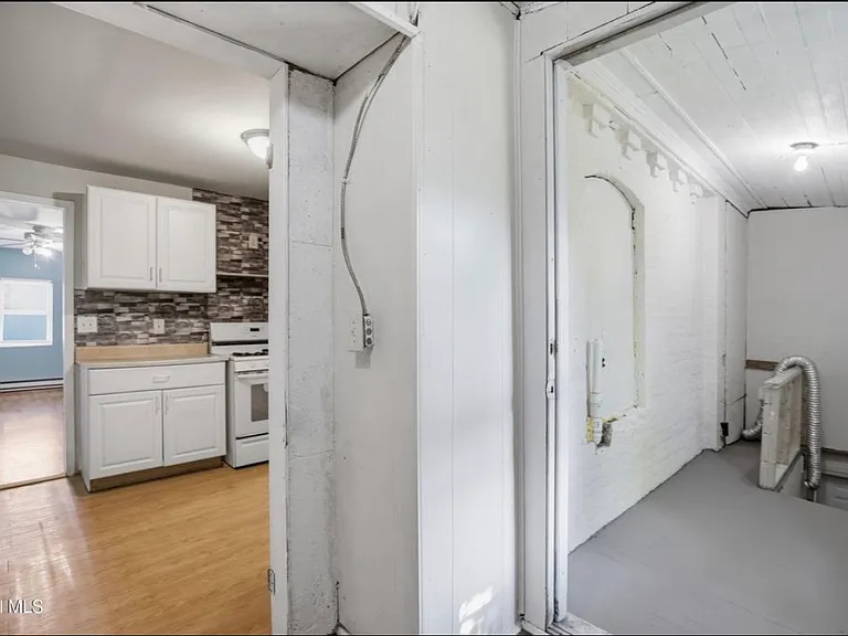 118 Robinson St #120 — Photo 12