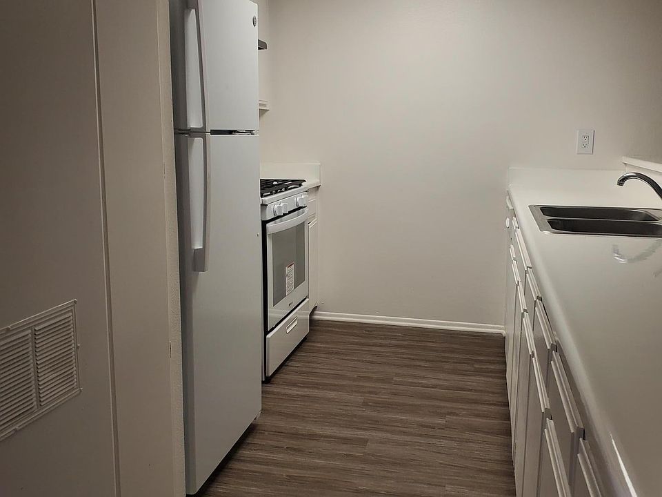 1st image of 165 N 5th St #123