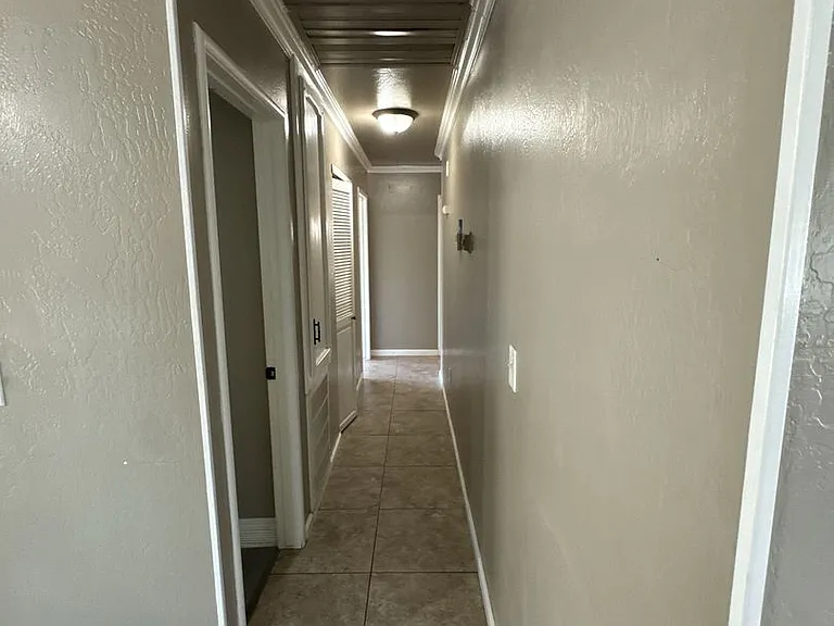 2601 S Kloth Dr — Photo 6