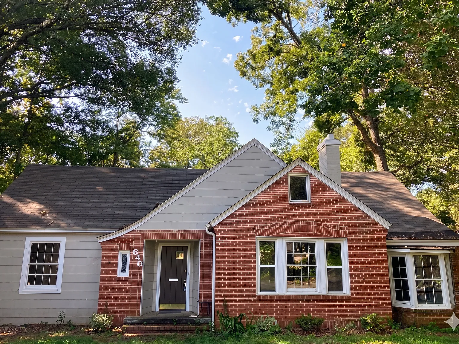 5 bed, 3.0 bath, 3224 sqft, $2,100 — Photo 1