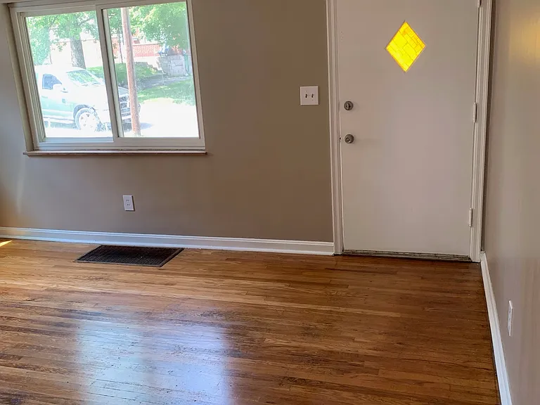 2180 Townhill Dr — Photo 6