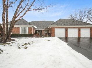 2343 Mohawk Ln, Glenview, IL