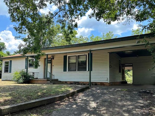 100 Mills St, Arp, TX 75750