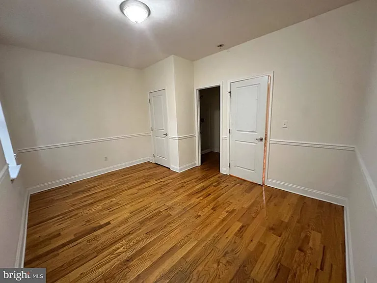2258 N Park Ave — Photo 10
