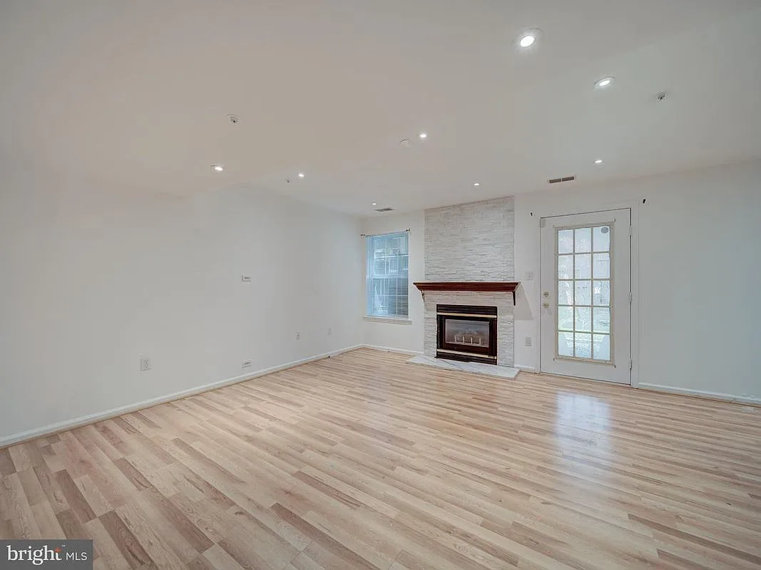 3 bed, 2.5 bath, 1992 sqft, $3,100 — Photo 4