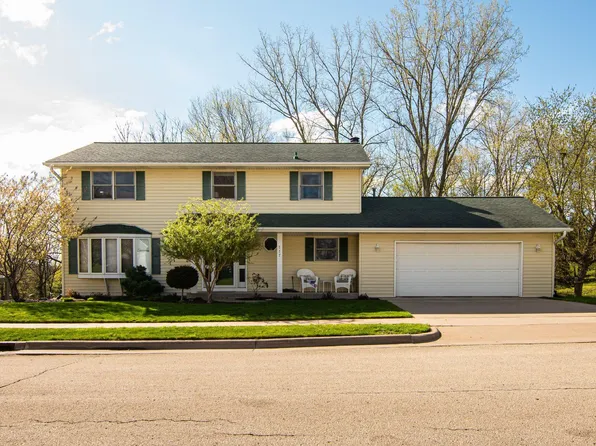 777 Brookview Sq, Dubuque, IA 52003