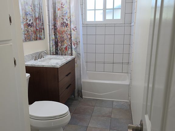 Guest Bathroom with tub