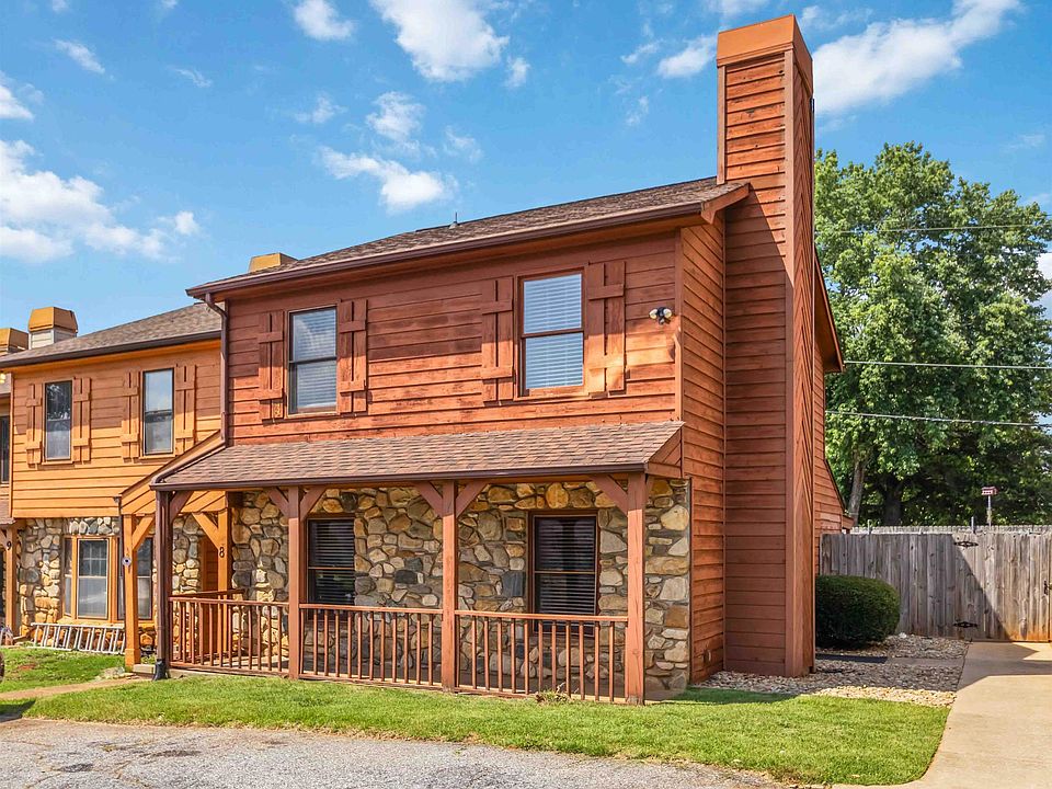 1st image of 7 Cobble Dr