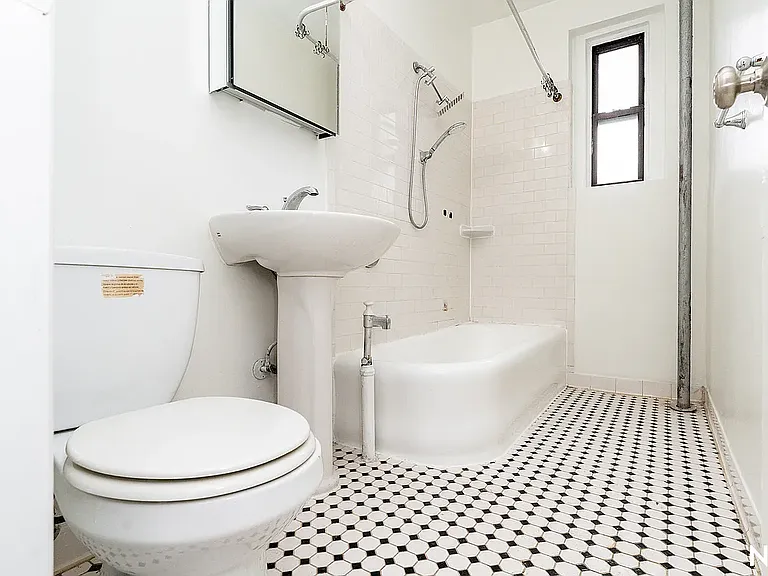 11921 Metropolitan Ave #4N — Photo 11