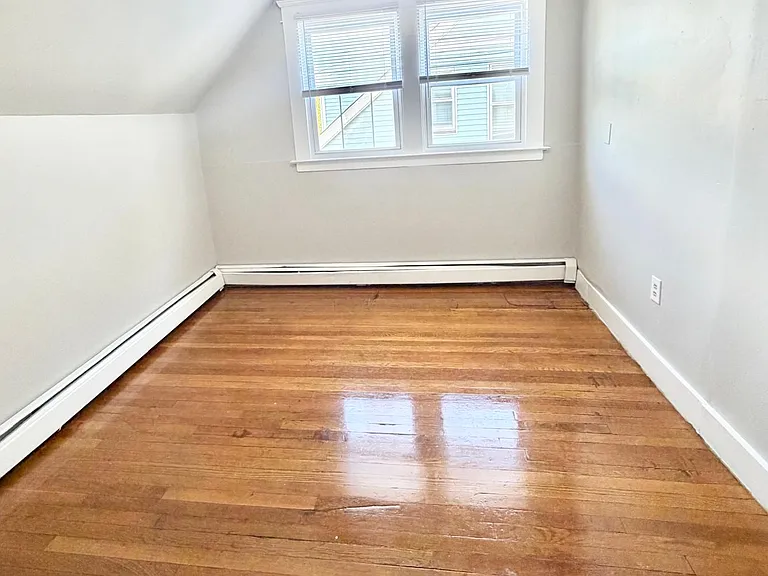 84 Elizabeth St #3 — Photo 6