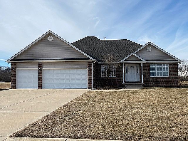1st image of 300 Fairway Dr