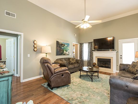 2nd image of 3118 Lamura Ln