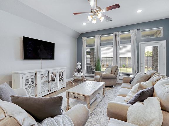 5th image of 2610 Primrose Bloom Ln