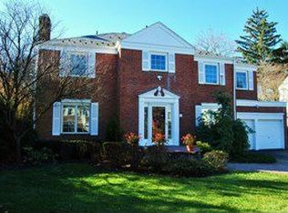 12 Robin Way, Great Neck, NY 11021
