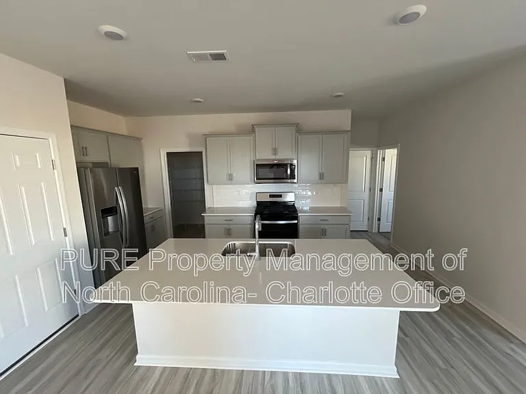 128 Sycamore Springs Dr — Photo 8