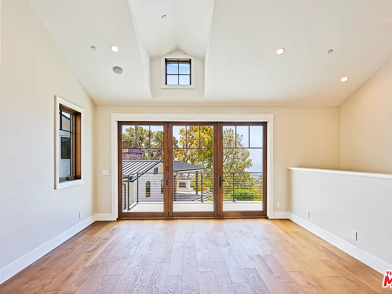 5561 Horizon Dr — Photo 27