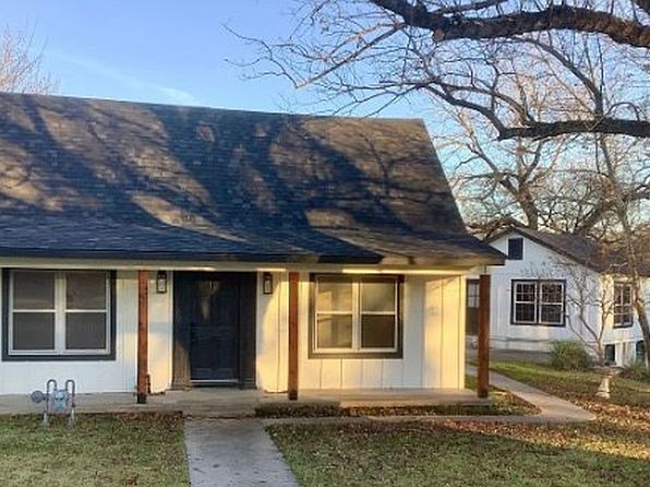 108 N 4th St, Valley Mills, TX 76689