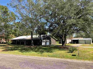200 Live Oak St, Bridge City, TX 77611