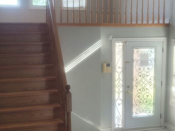 4th image of 144 Moffatt Ave