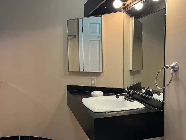 1 W Main St #6 — Photo 9