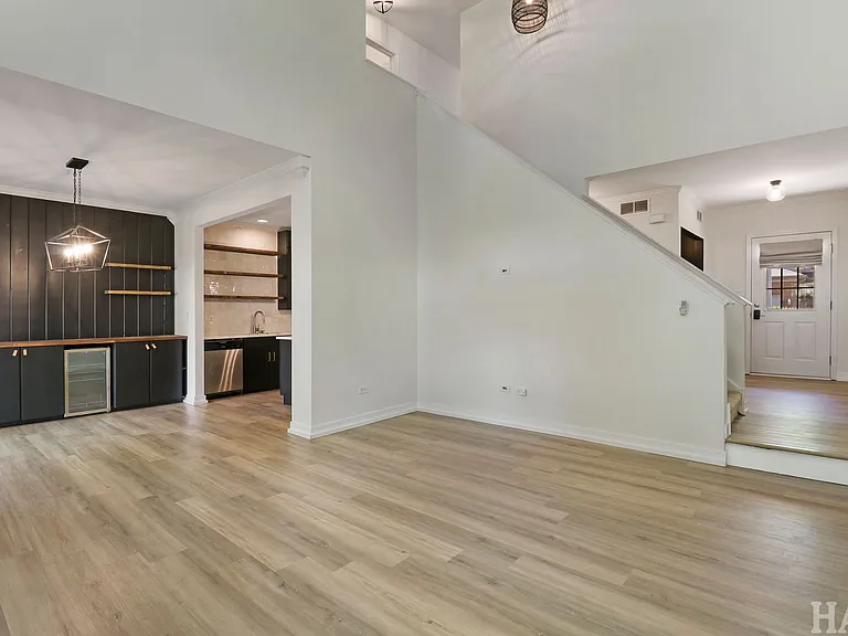 615 Littleton Trl — Photo 5
